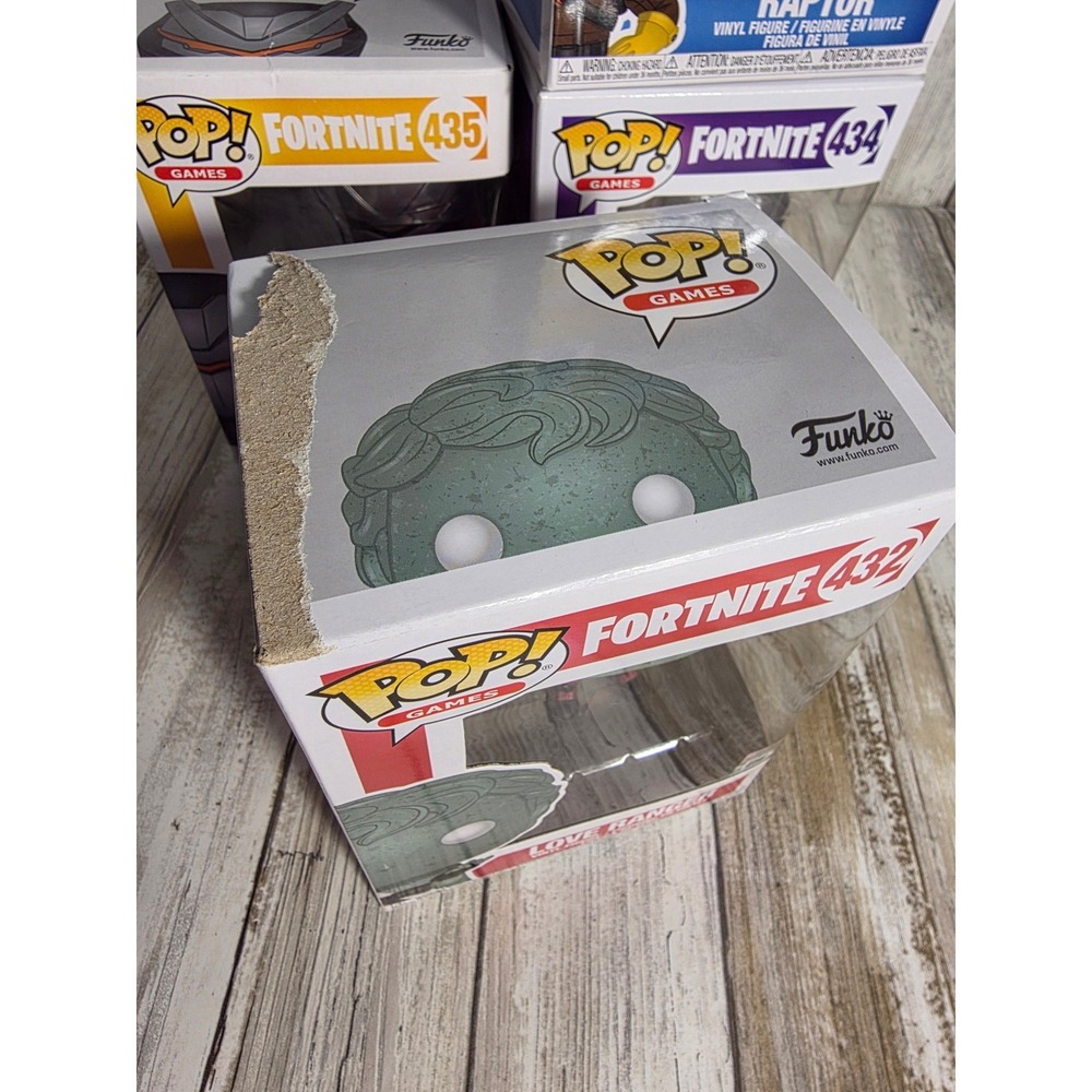 Funko Pop Fortnite Bundle Love Ranger 432 Moonwalker 434 Omega 435 Raptor 436 - Picture 7 of 8